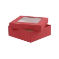 Pudełko na wypieki 30x30x10 cm, czerwone, z przezroczystym okienkiem na pokrywie.webp