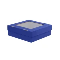 Karton fasonowy 300x300x100 mm, niebieski, z przezroczystym oknem, na upominek.webp